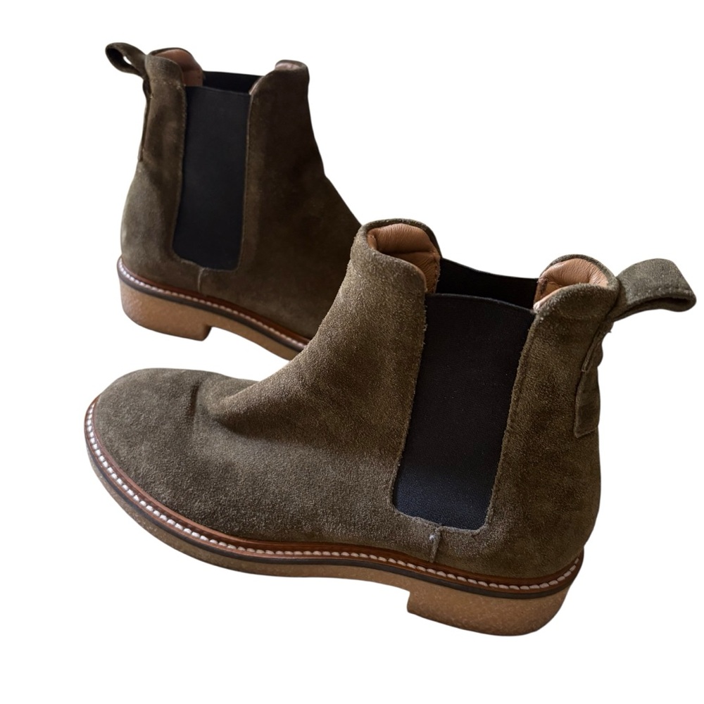 Everlane Chelsea Olive Green/Black Suede Boots 6